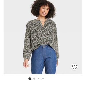 NWT Universal Thread Long Sleeve Relaxed Fit Floral Blouse